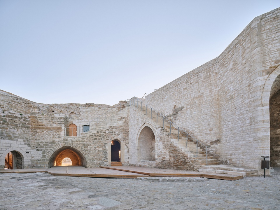 seddulbahir fortress by koop architects