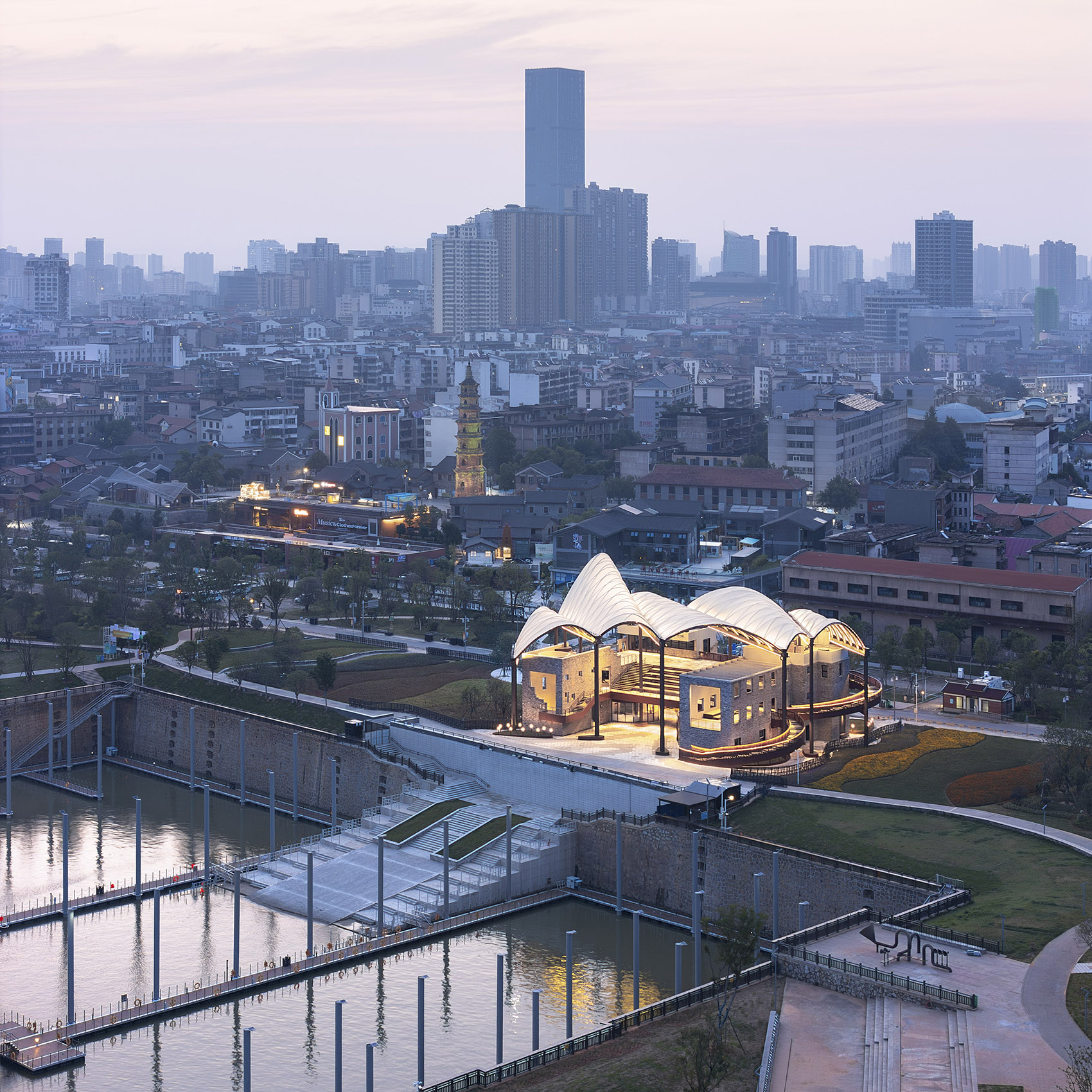 Yueyang Hualinggang Pier Tourist Center