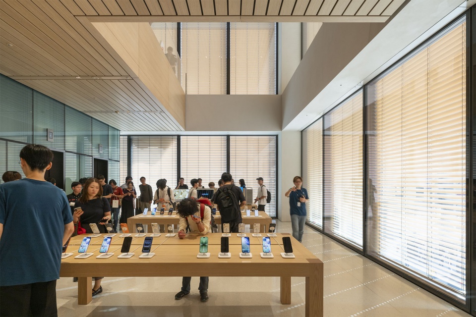 Apple reopens iconic Ginza store to customers
