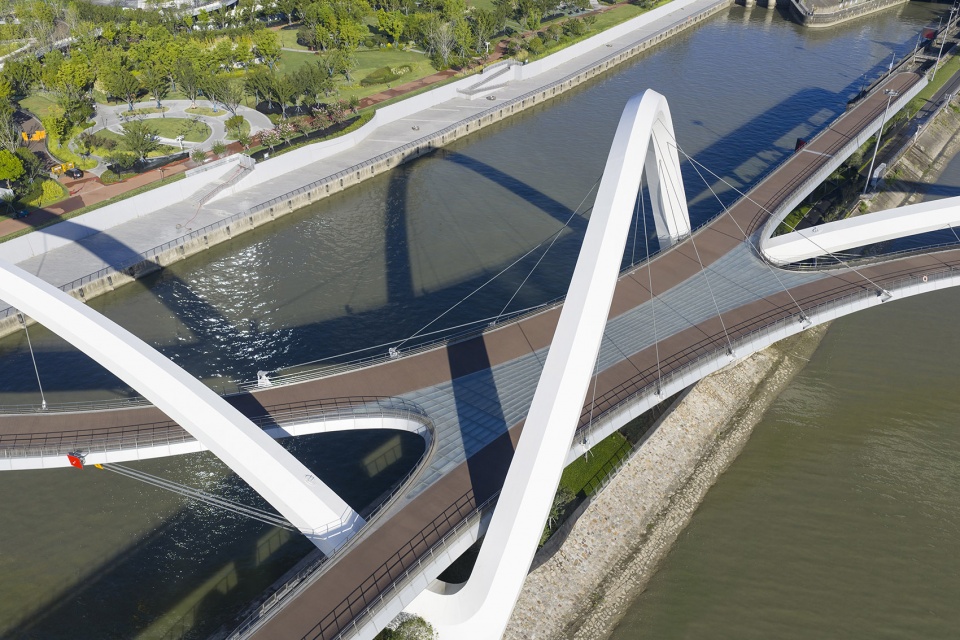grand canal gateway bridge completed by zaha hadid architects