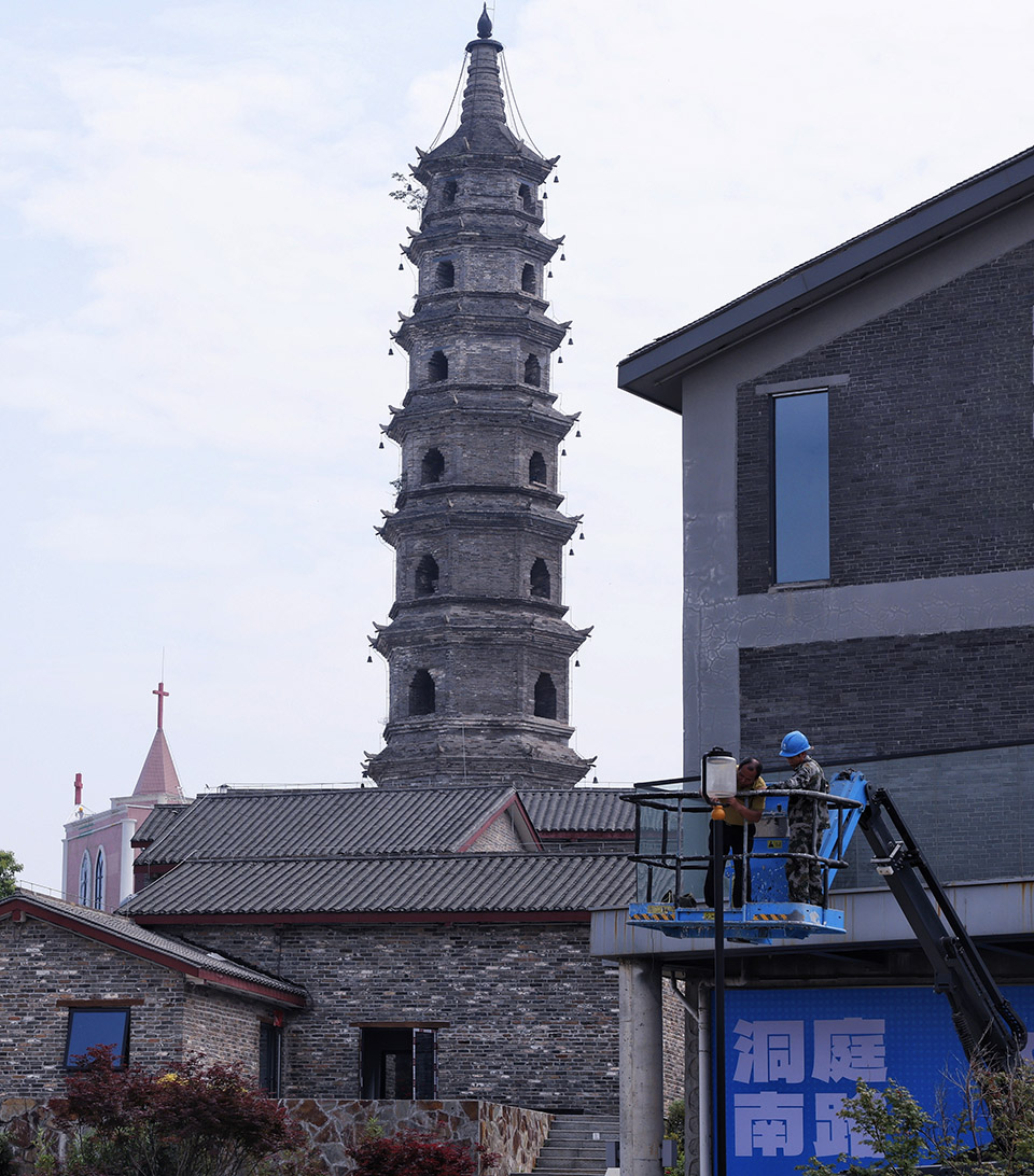 Yueyang Hualinggang Pier Tourist Center