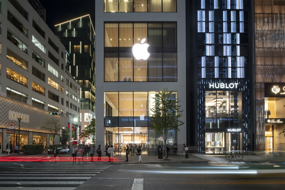 Apple reopens iconic Ginza store to customers