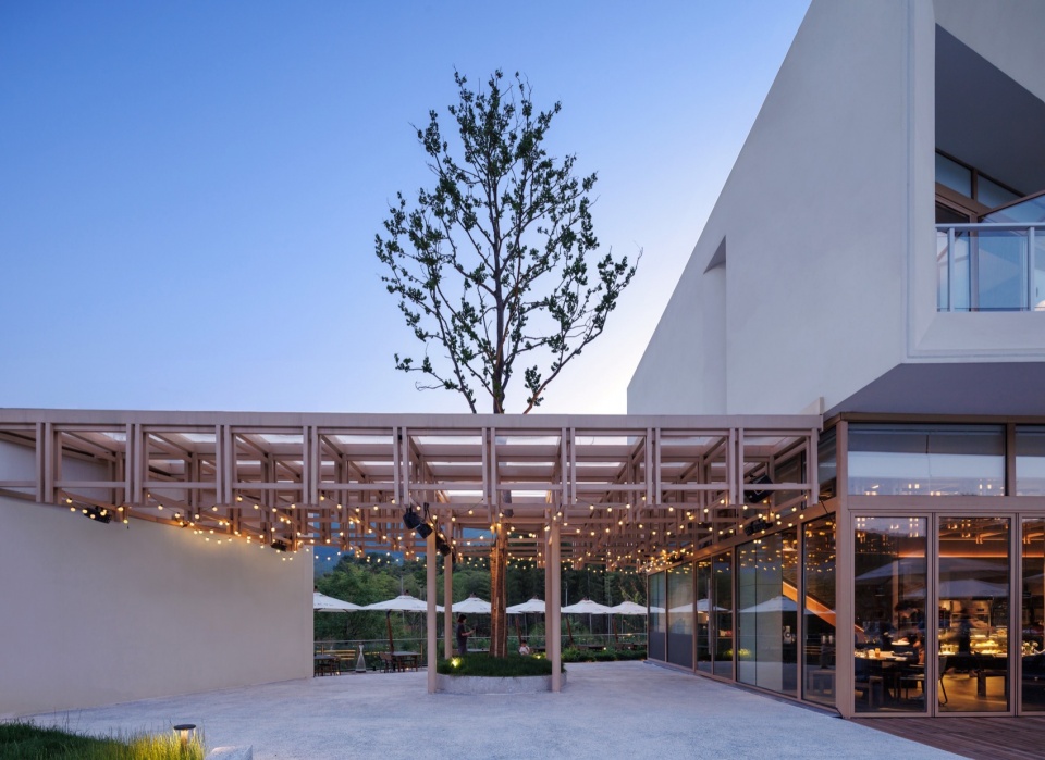 SEEK Reataurant by DoDesign
