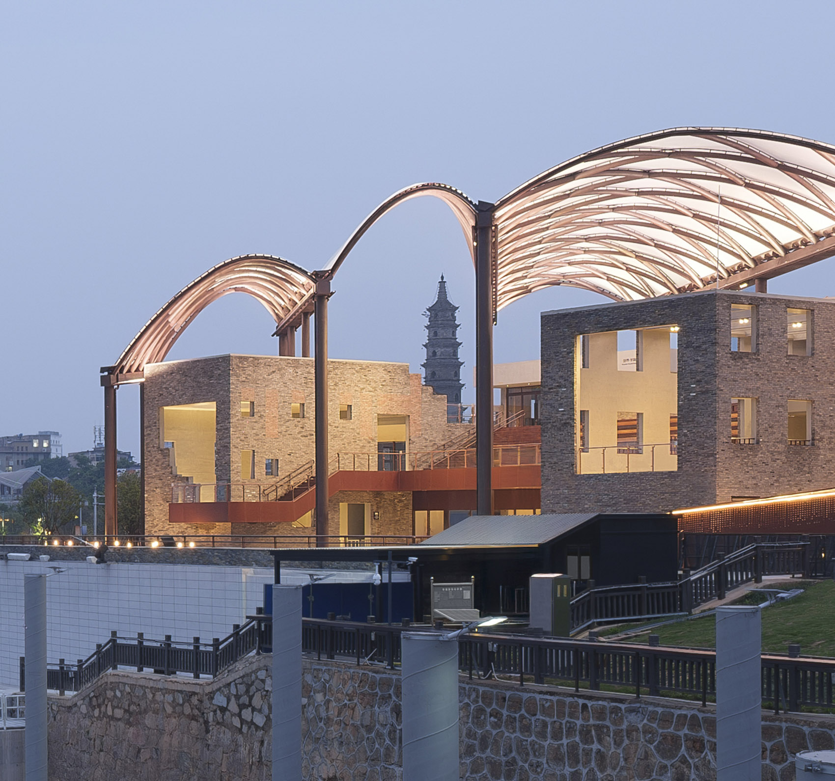 Yueyang Hualinggang Pier Tourist Center