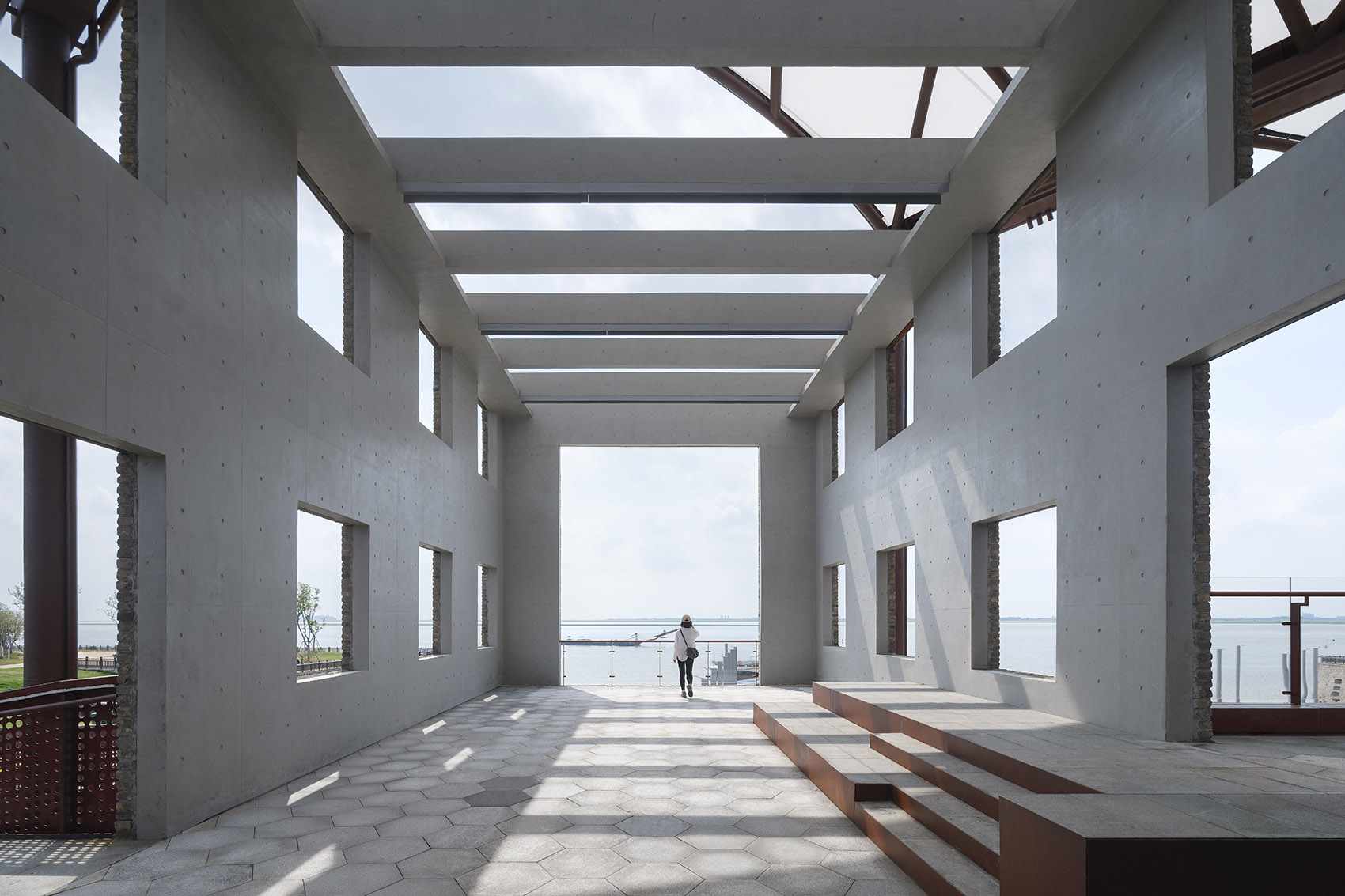 Yueyang Hualinggang Pier Tourist Center