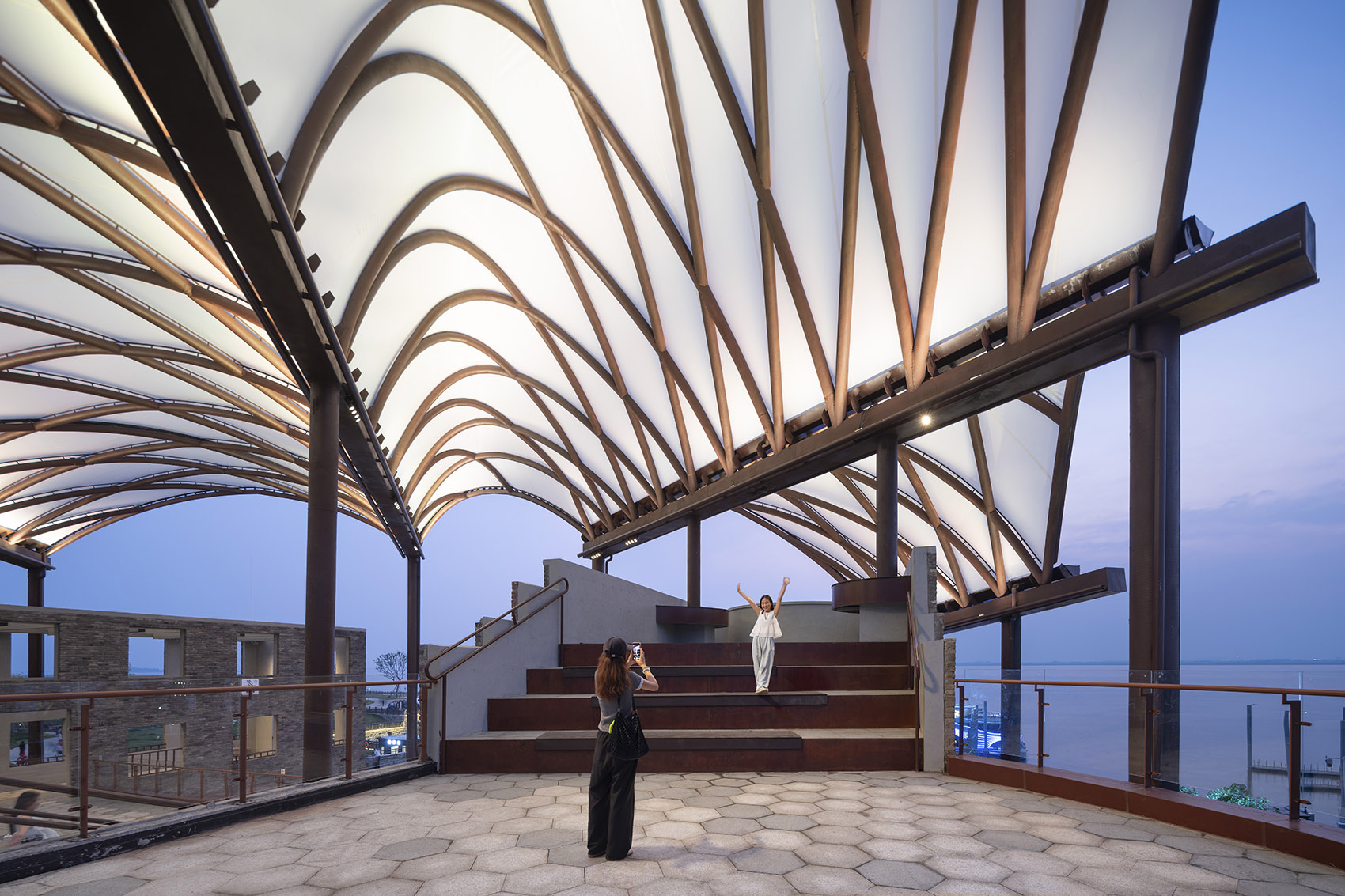 Yueyang Hualinggang Pier Tourist Center