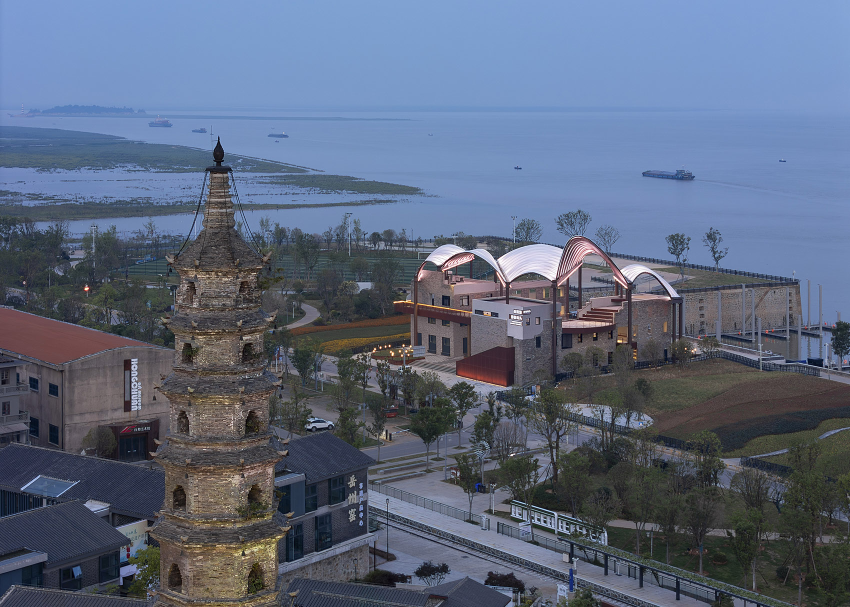 Yueyang Hualinggang Pier Tourist Center
