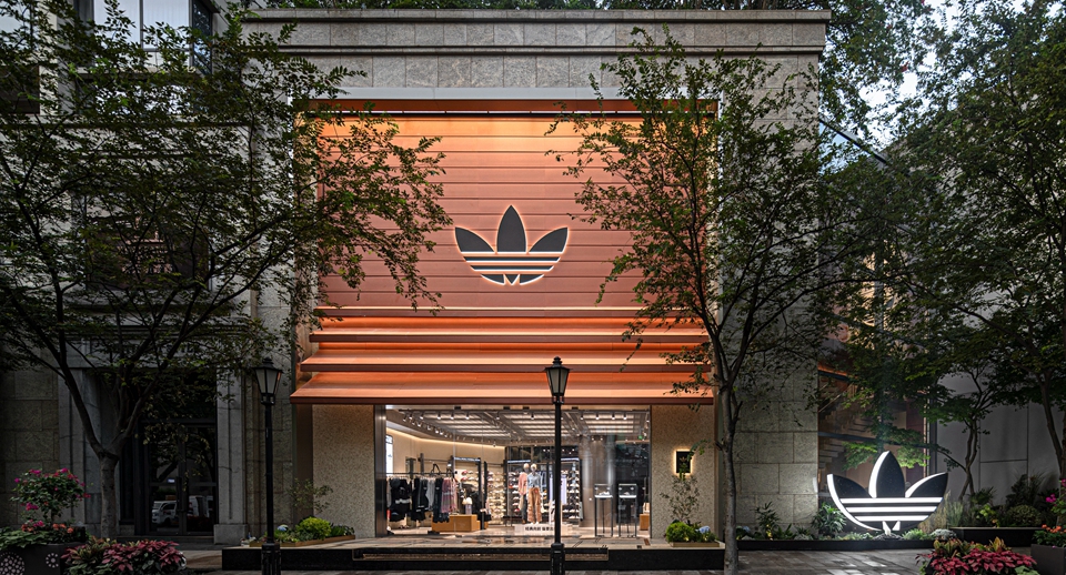 阿迪达斯上海新天地店