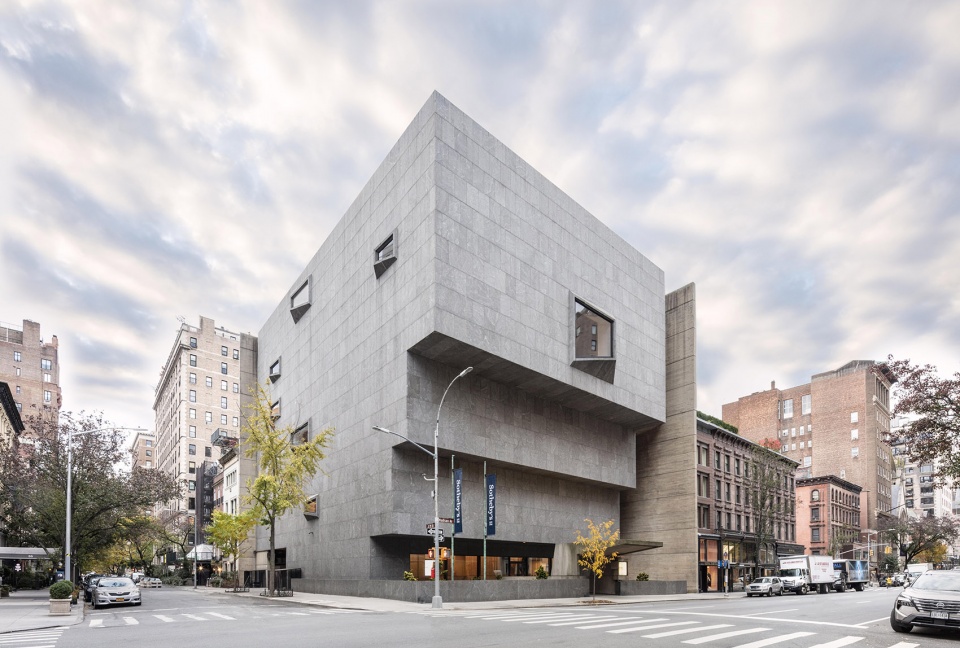 Transform the vitality of the street into the sincerity and profundity of art