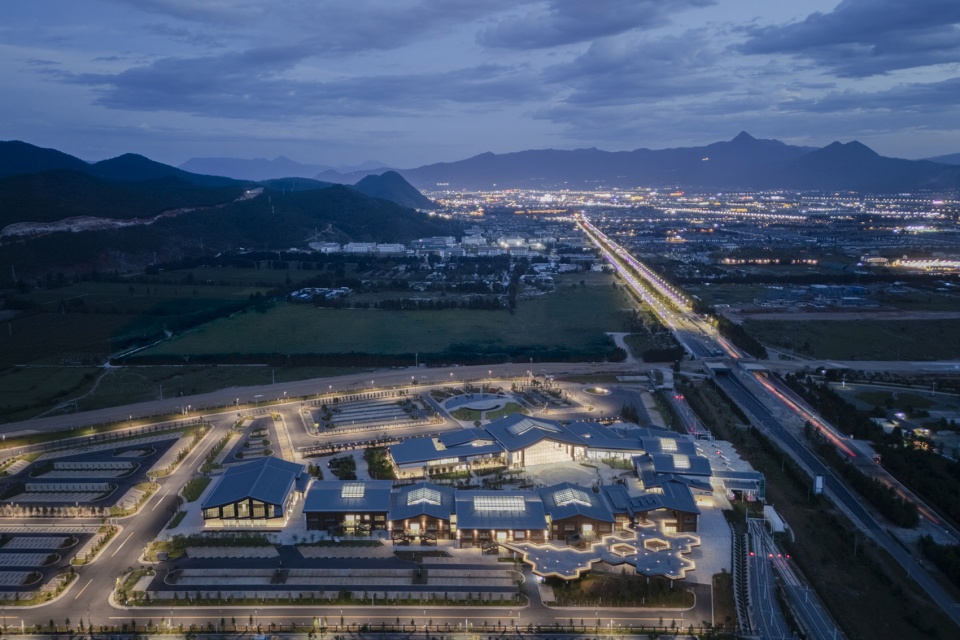 Yulong Snow Mountain Transportation Complex by THAD