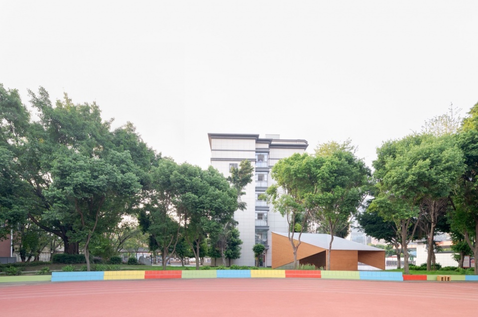 school pavilion by some fuli