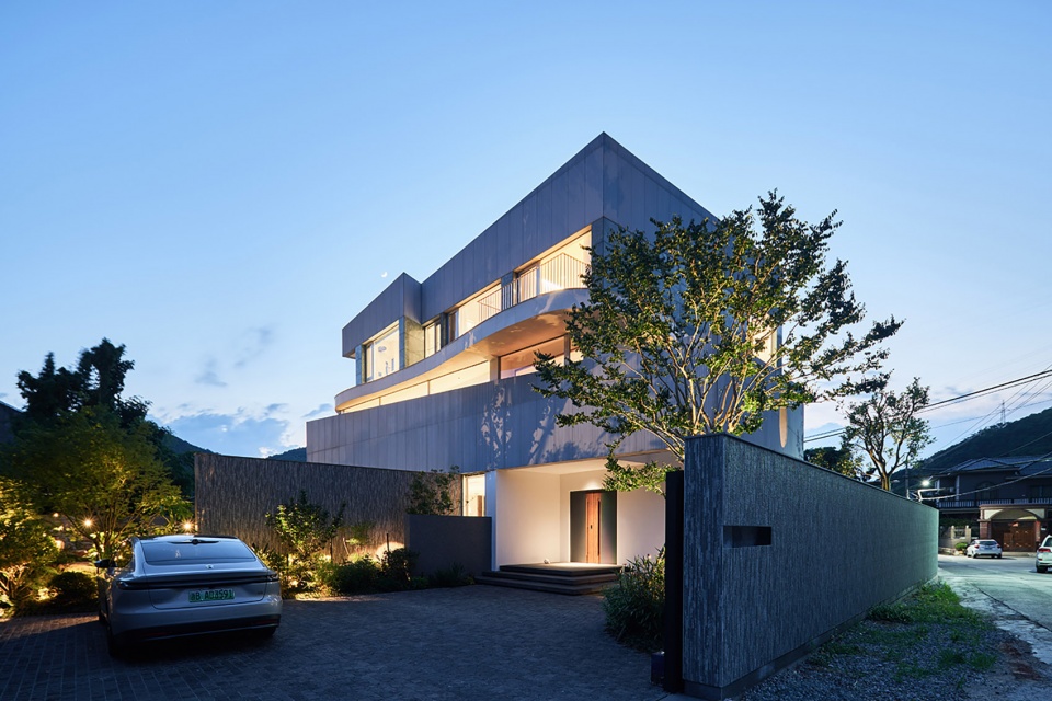 Xiaye Zhang Residence by STUDIO MOR