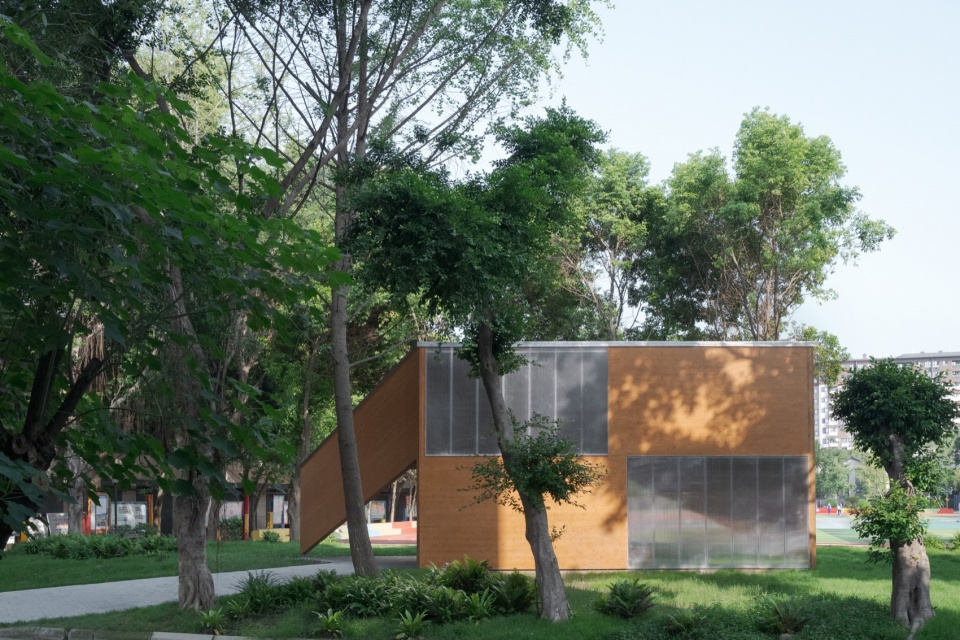 school pavilion by some fuli