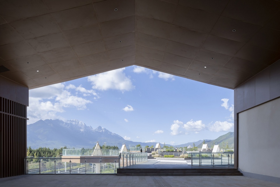 Yulong Snow Mountain Transportation Complex by THAD