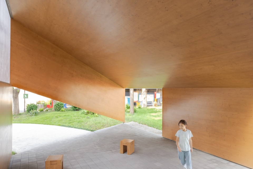school pavilion by some fuli