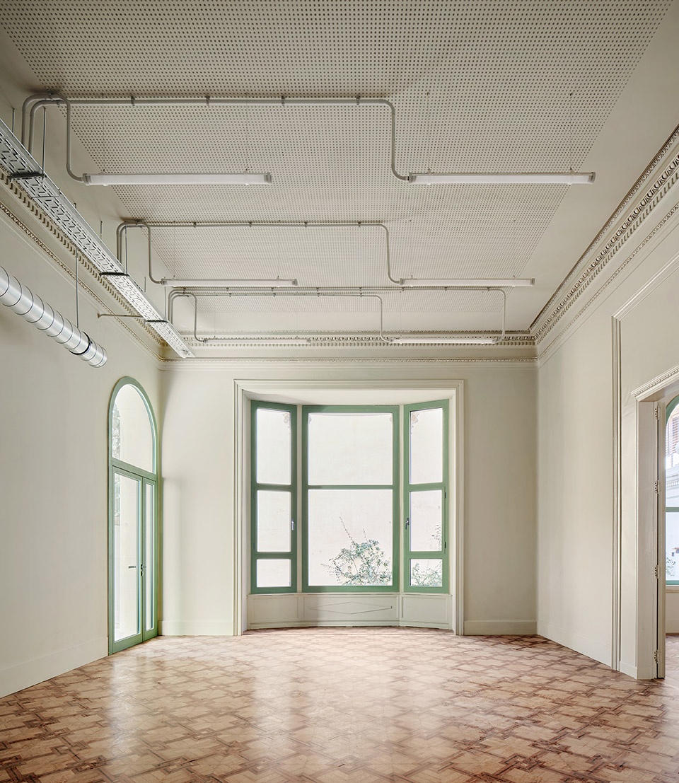MA Ballester School by Jorge Vidal Stuido