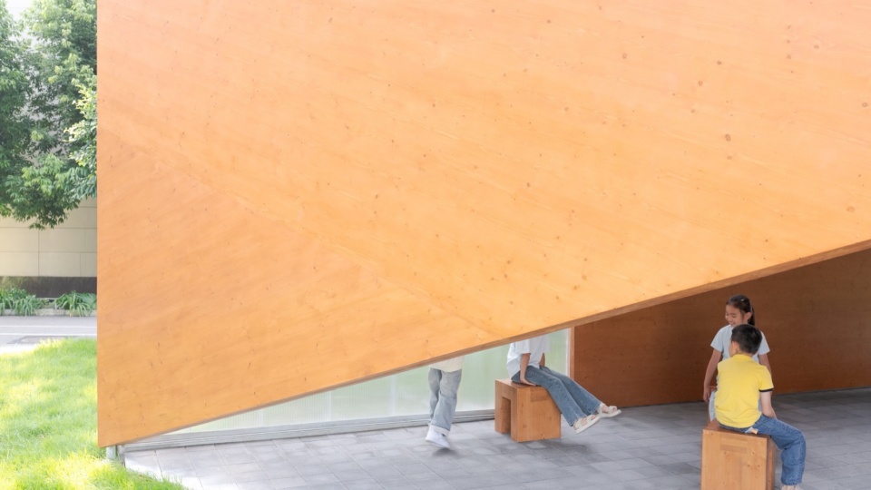 school pavilion by some fuli