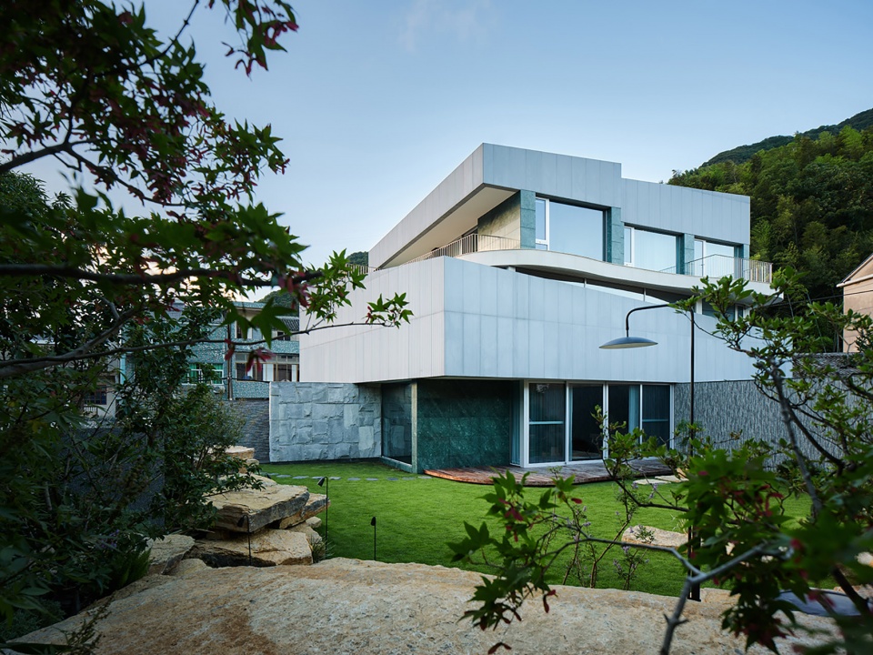 Xiaye Zhang Residence by STUDIO MOR