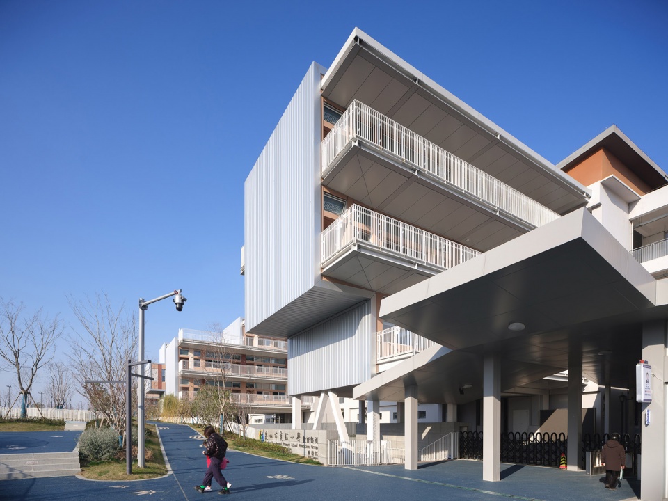 expansion and renovation of primary school urban infrastructure multi system complex project