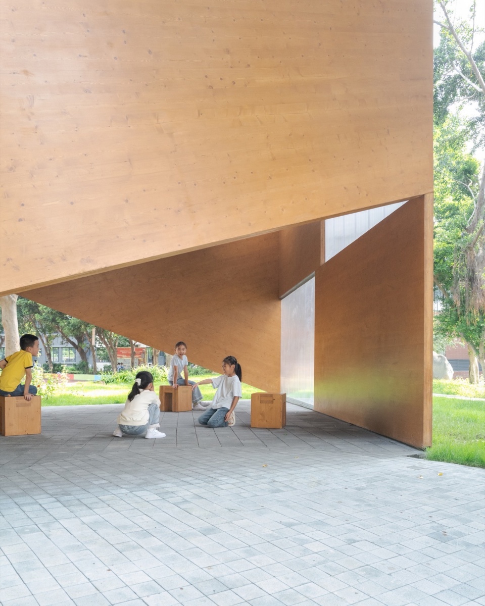 school pavilion by some fuli