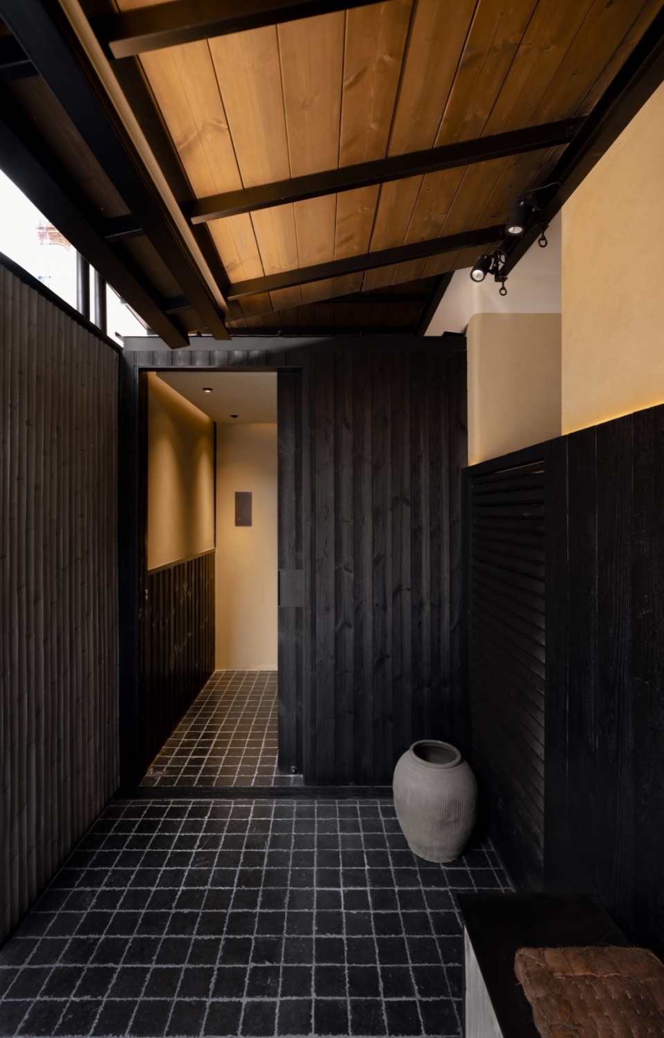 golden omakase extension by atelier tuo