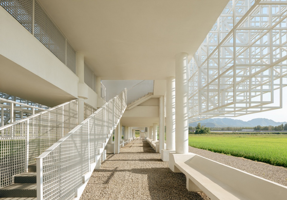 manor mirage by buzz