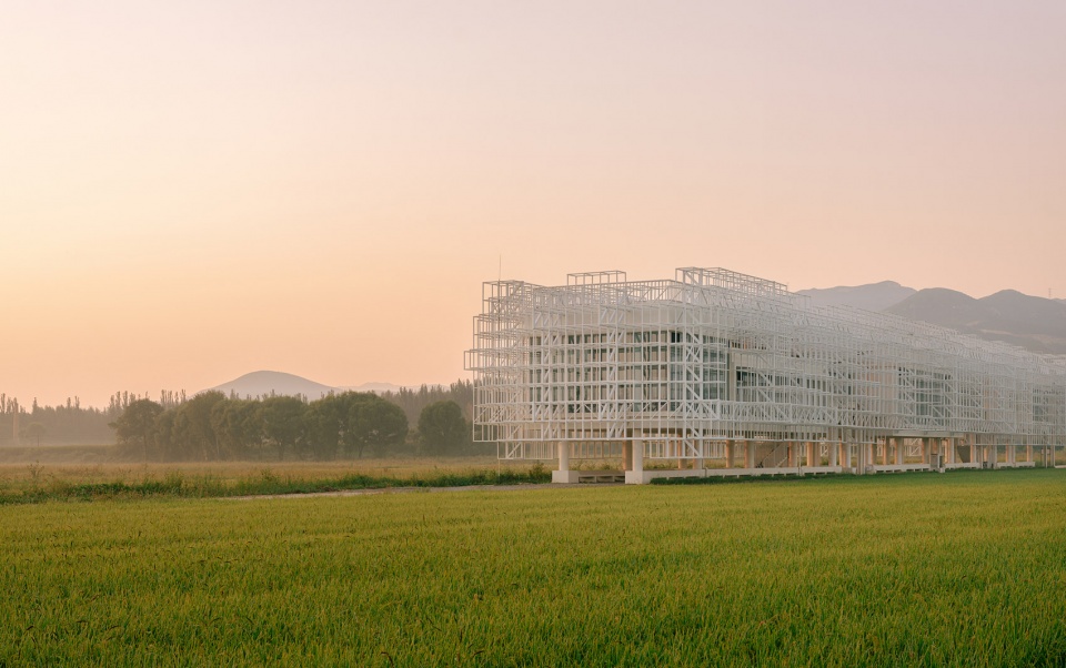 manor mirage by buzz