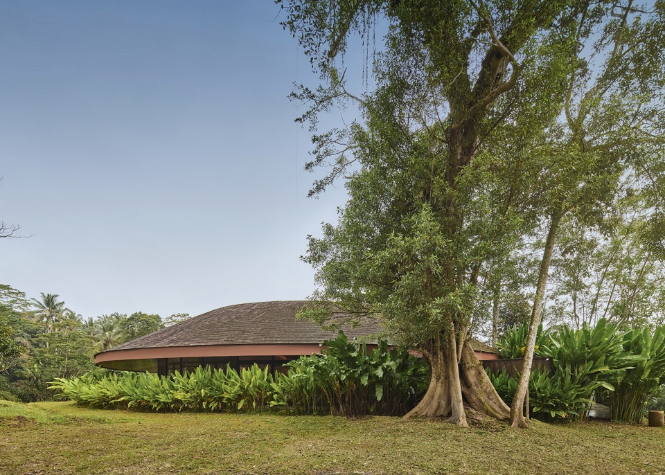 Villa Omah Prana by Alexis Dornier