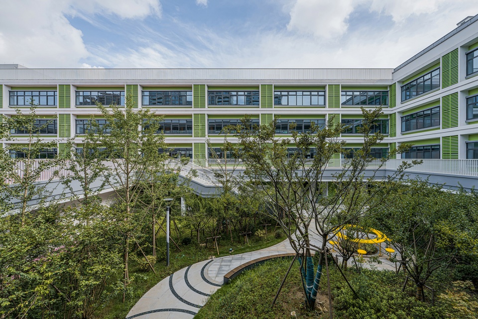 Zhonggongmiao Central Primary School Baofeng Campus by Ningbo Civil Architectural Design Research
