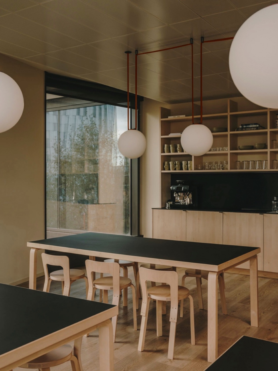 sauvage tv offices by vania gaetti