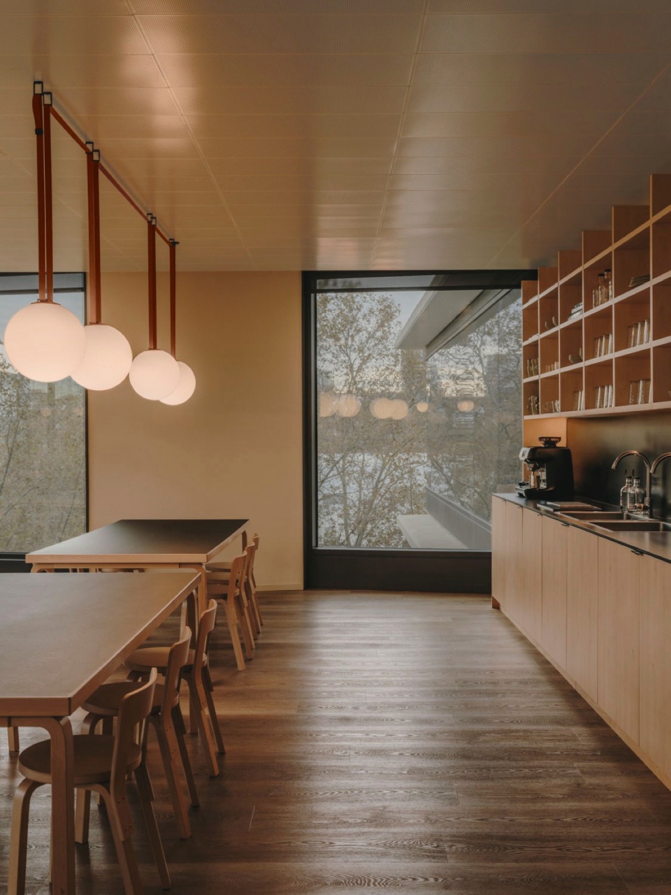sauvage tv offices by vania gaetti