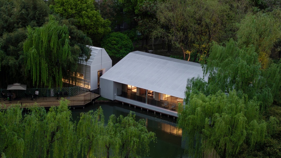 LakeHouse