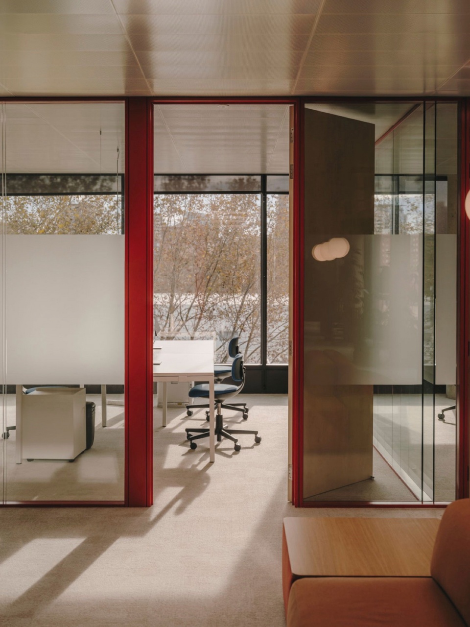 sauvage tv offices by vania gaetti