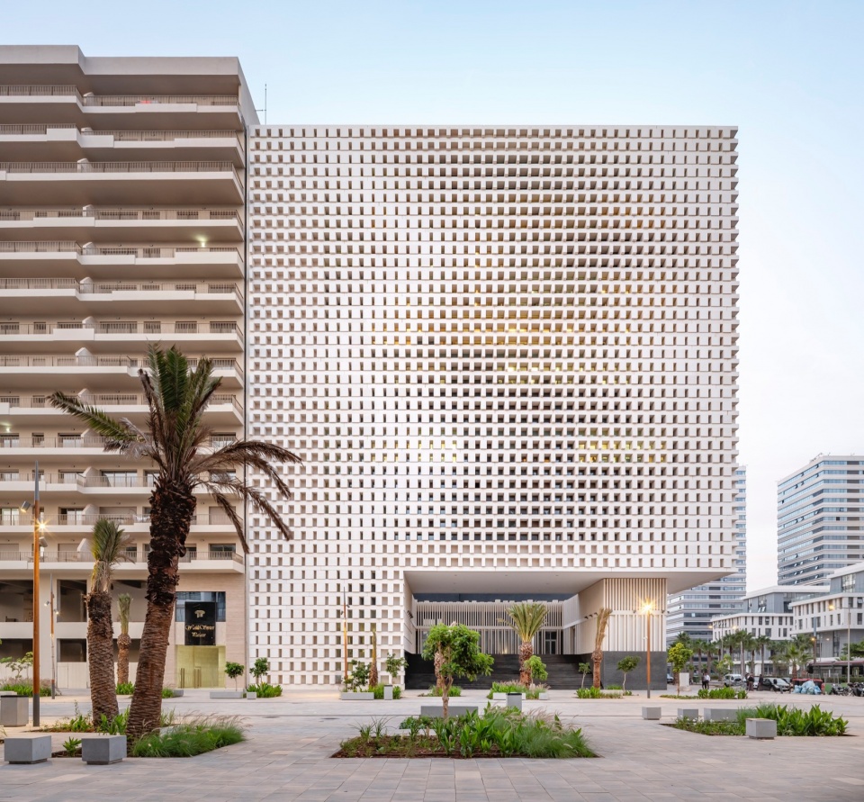 cfc cube tower by oualalouchoi