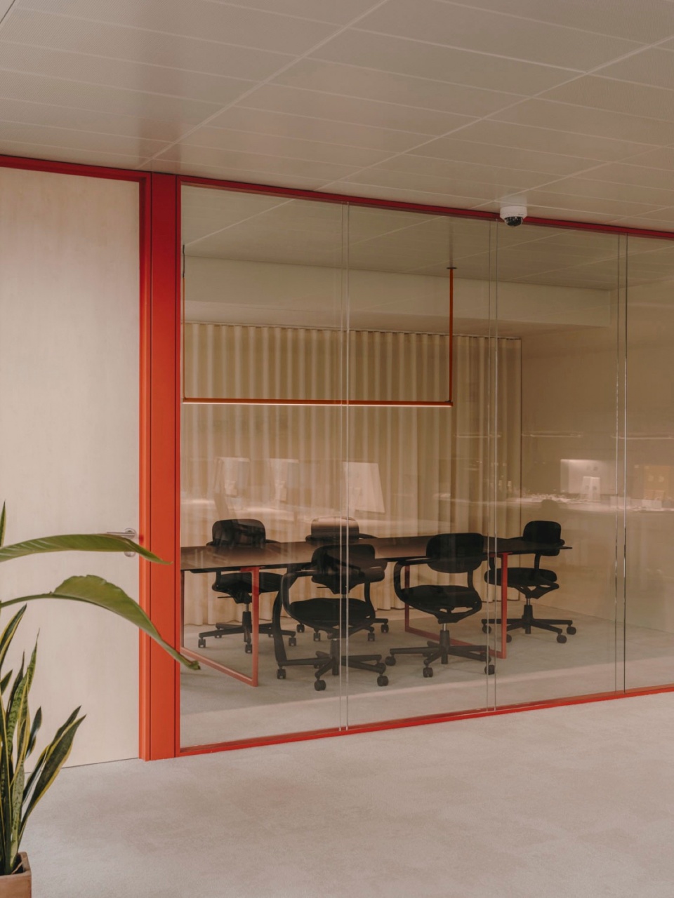 sauvage tv offices by vania gaetti