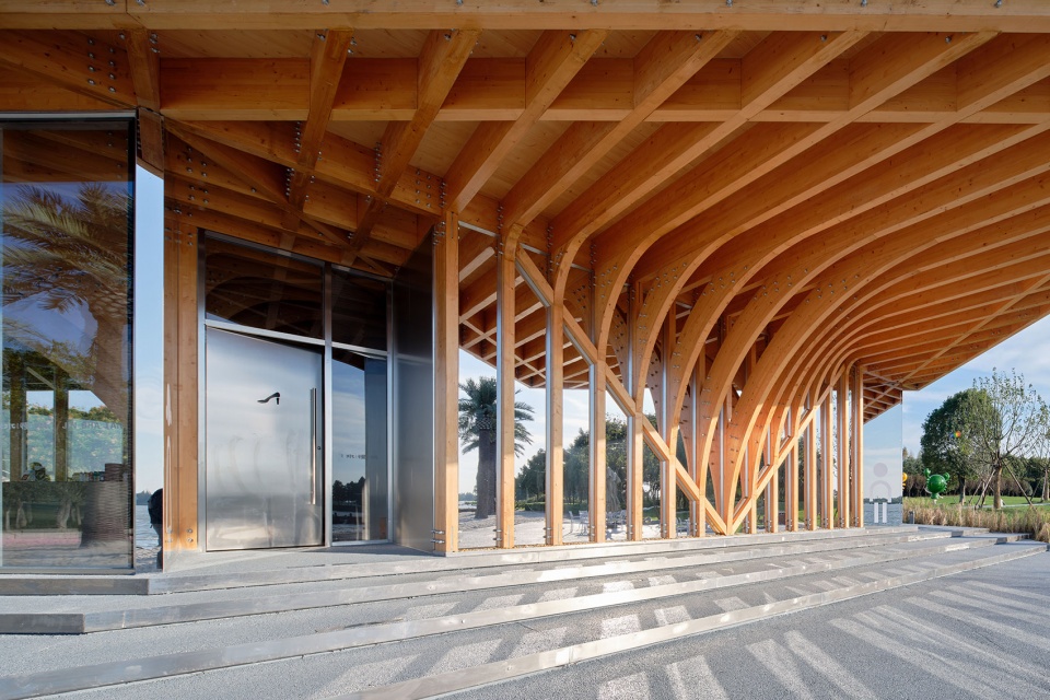 The Golden Beach Pavilion in Gucheng Lake