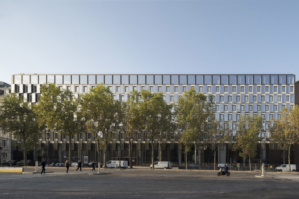 110 metres of renewed facade in Paris by Baumschlager Eberle Architekte