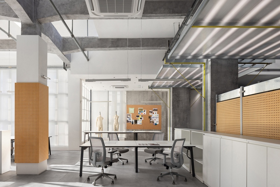 swiss outdoor apparel brand showroon hq by aam architects
