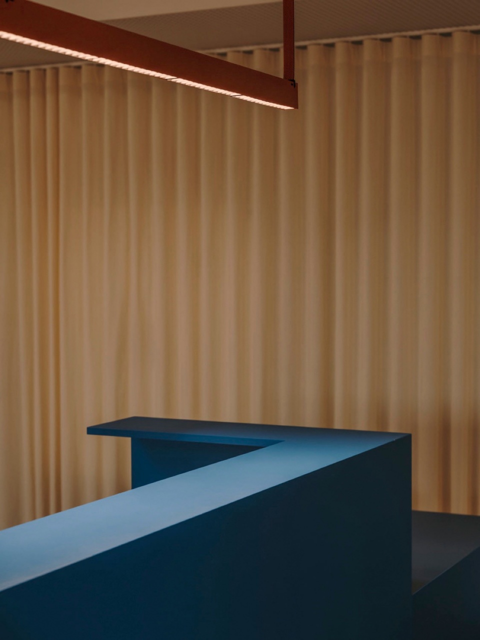 sauvage tv offices by vania gaetti