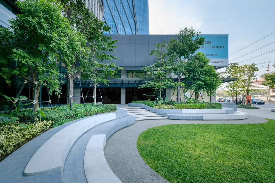 PUNN SMART WORKSPACE Landscape design by REC STUDIO
