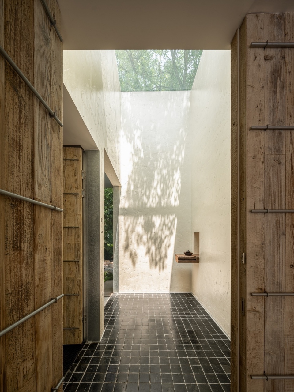 Yeeii Teahouse by vari architects