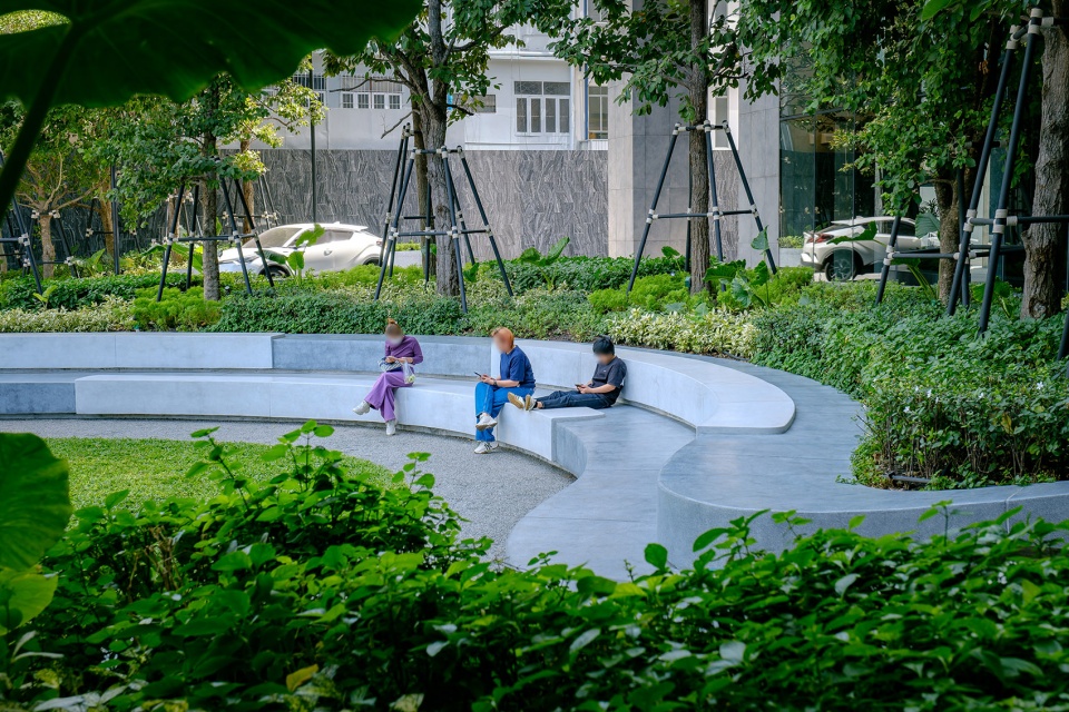 PUNN SMART WORKSPACE Landscape design by REC STUDIO