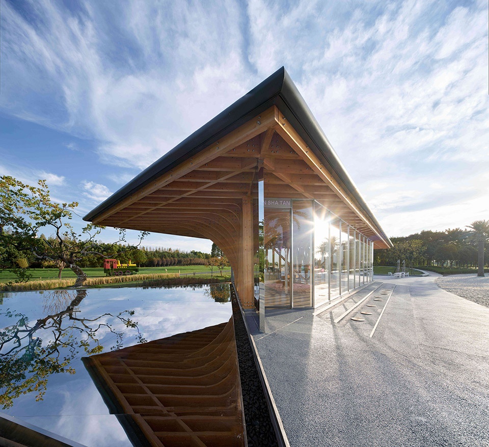The Golden Beach Pavilion in Gucheng Lake
