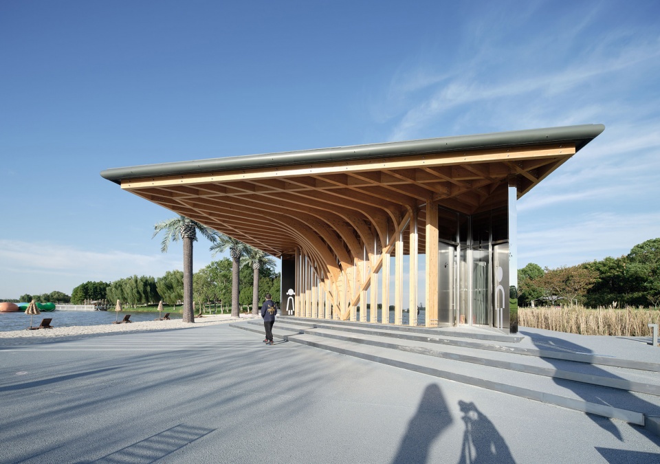 The Golden Beach Pavilion in Gucheng Lake