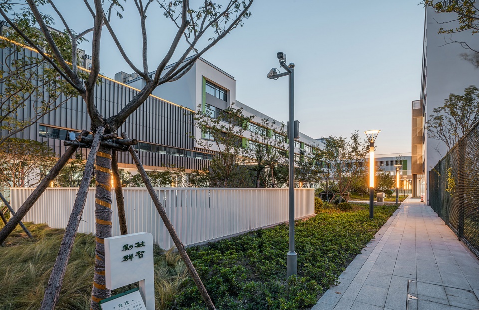 Zhonggongmiao Central Primary School Baofeng Campus by Ningbo Civil Architectural Design Research