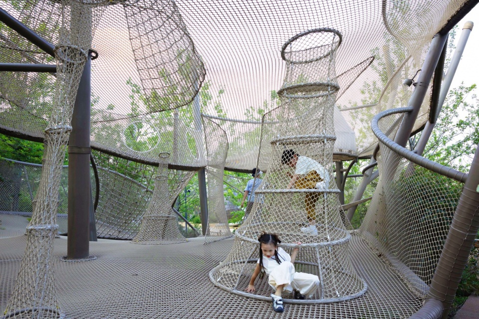 luxe island brave hill land by la group