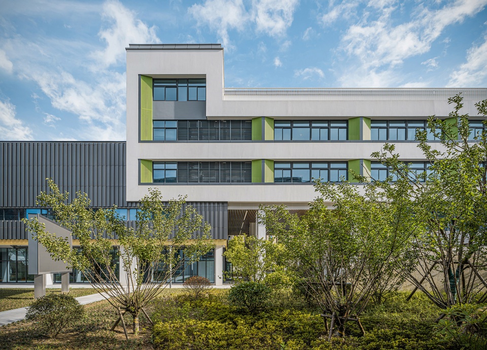 Zhonggongmiao Central Primary School Baofeng Campus by Ningbo Civil Architectural Design Research