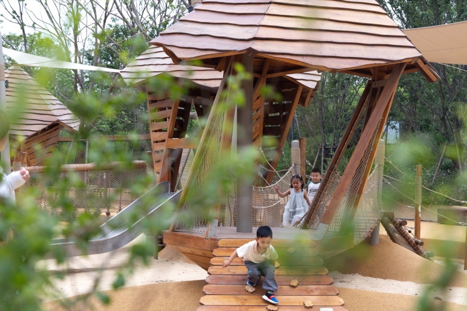 luxe island brave hill land by la group