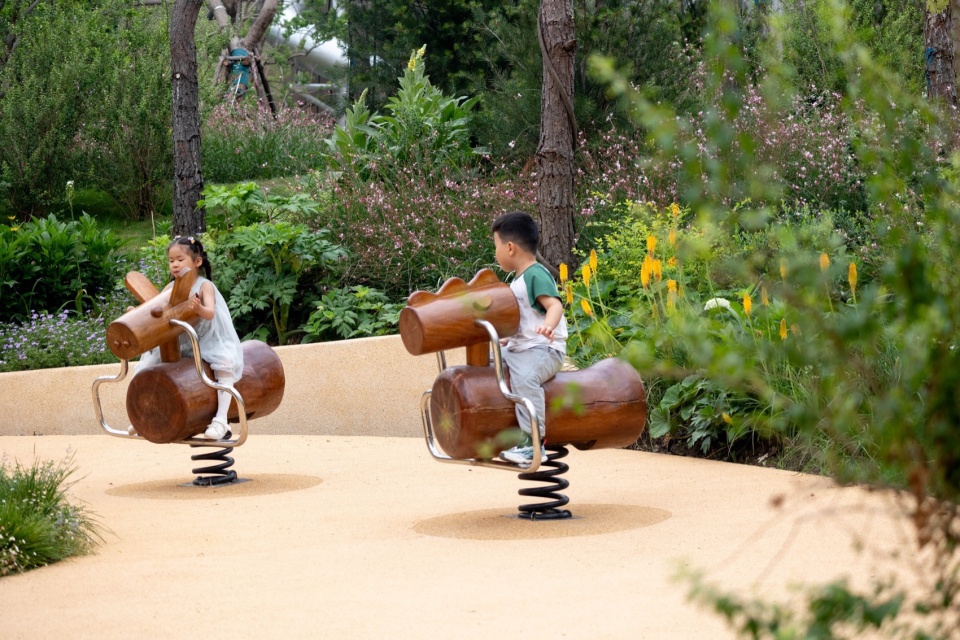 luxe island brave hill land by la group