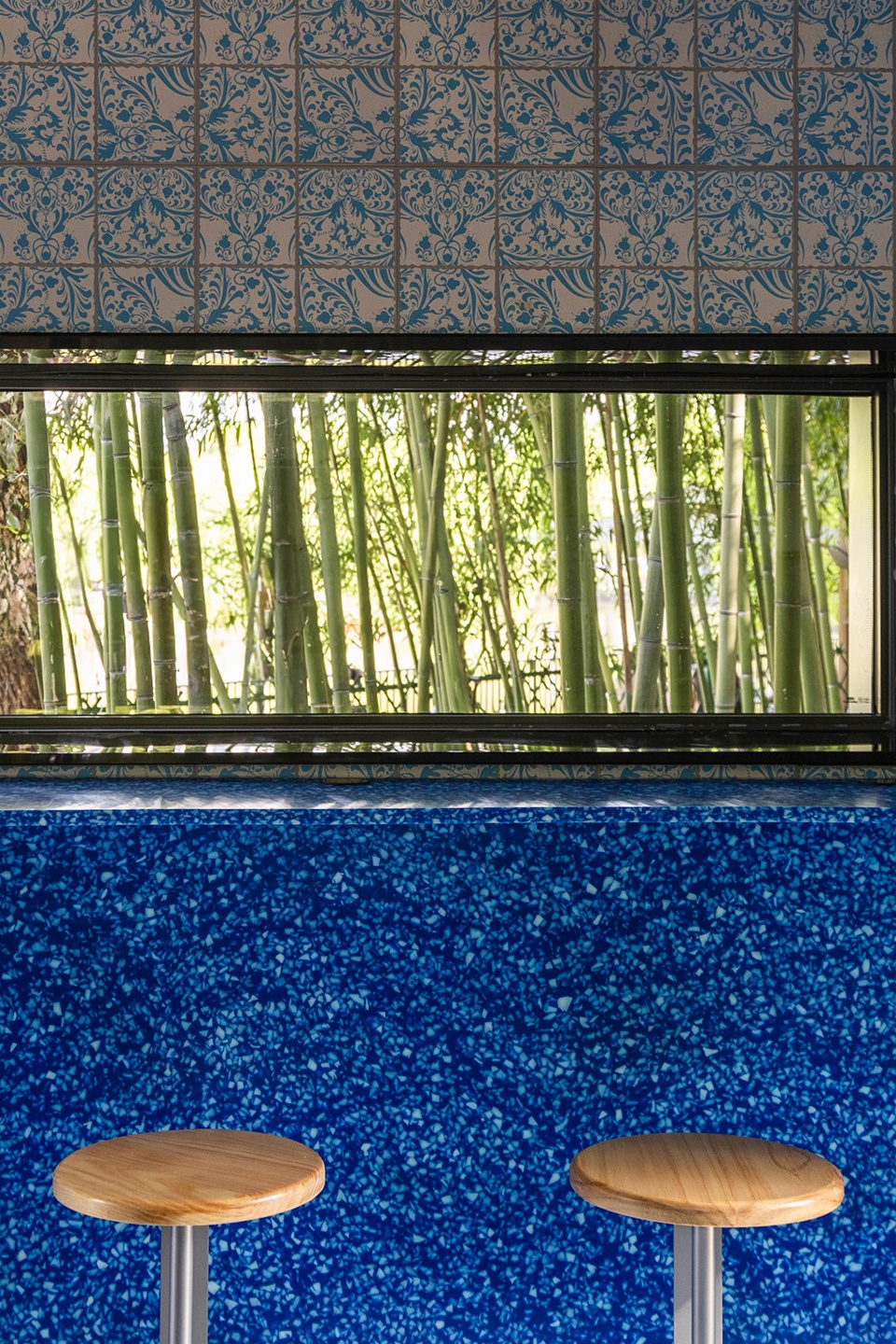 咖啡厅看向竹林Cafe looking towards the bamboo© Guowei Liu fdh